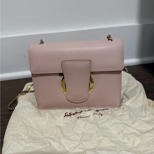 ‼️SOLD‼️ Salvatore Ferragamo Pink Leather Shoulder Bag